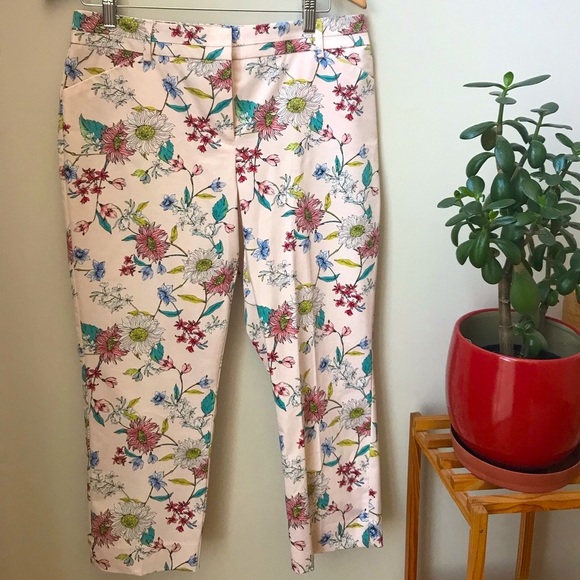 Reitmans Pants - 🐙 2/25 Pink cropped pants with cute flowers
